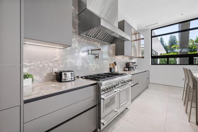 1200 NE 94th St, Miami Shores, FL 33138