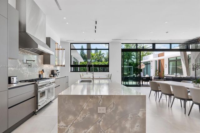 1200 NE 94th St, Miami Shores, FL 33138