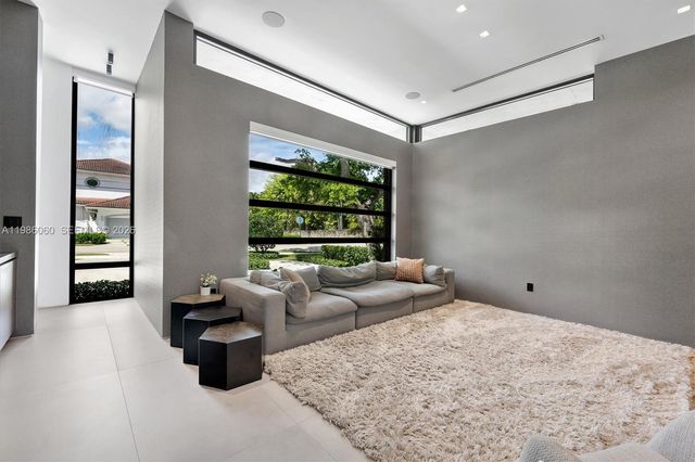 1200 NE 94th St, Miami Shores, FL 33138