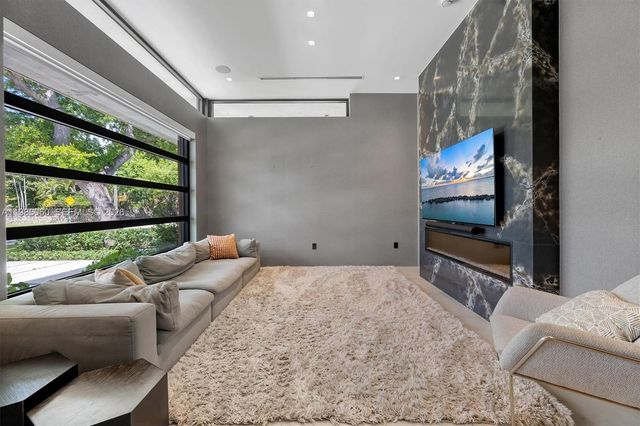 1200 NE 94th St, Miami Shores, FL 33138