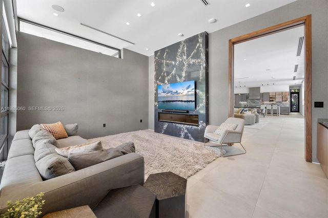 1200 NE 94th St, Miami Shores, FL 33138