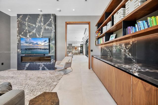 1200 NE 94th St, Miami Shores, FL 33138