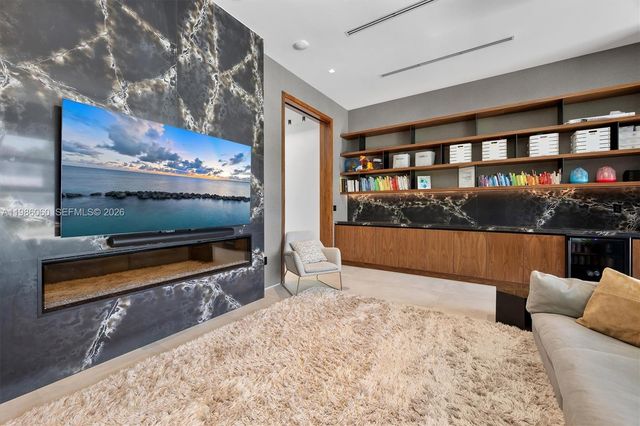 1200 NE 94th St, Miami Shores, FL 33138