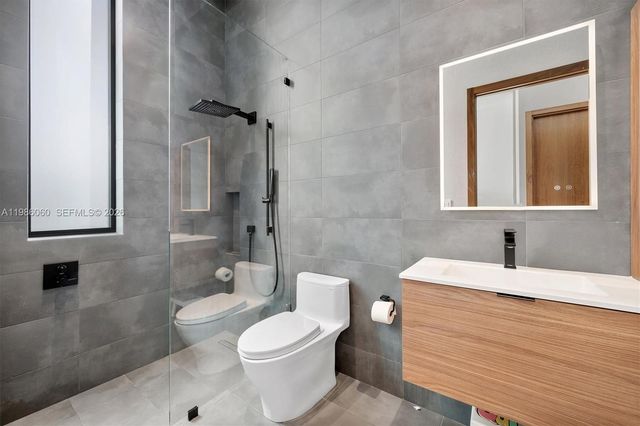 1200 NE 94th St, Miami Shores, FL 33138