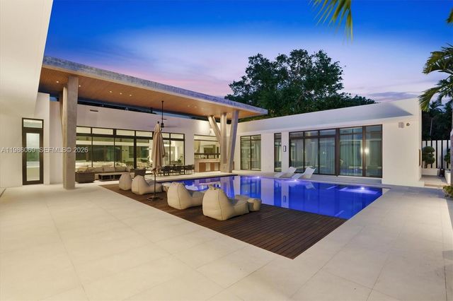 1200 NE 94th St, Miami Shores, FL 33138