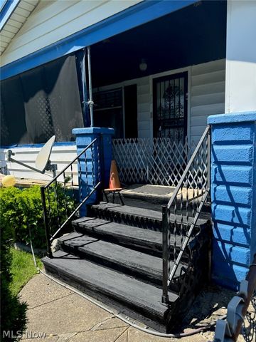 10913 Greenwich Avenue, Cleveland, OH 44105