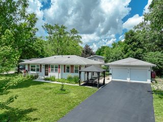 630 Stewart Avenue, Woodstock, IL 60098