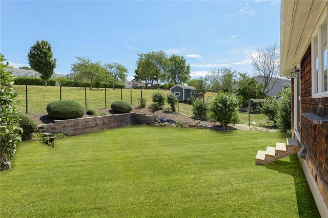 22 JH Dwyer Drive, Middletown, RI 02842