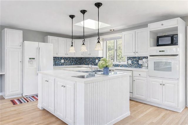 22 JH Dwyer Drive, Middletown, RI 02842