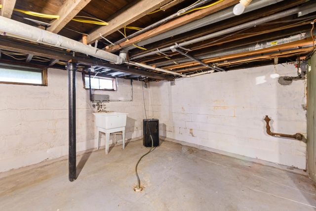 664 Riverbank Street, Wyandotte City, MI 48192