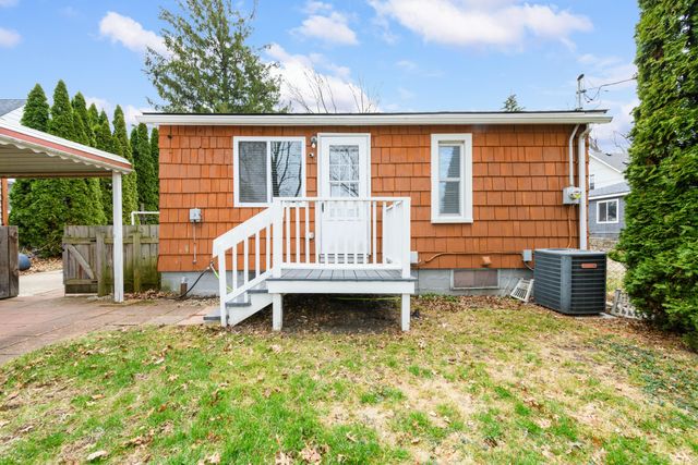 664 Riverbank Street, Wyandotte City, MI 48192