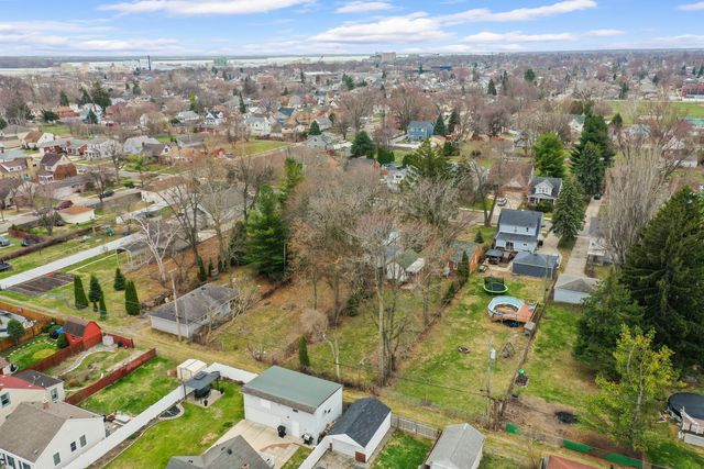 664 Riverbank Street, Wyandotte City, MI 48192