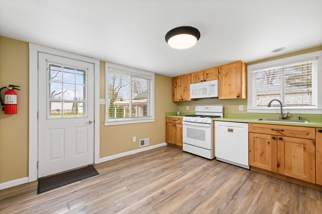 664 Riverbank Street, Wyandotte City, MI 48192