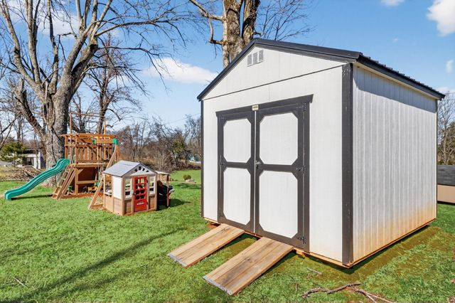 2048 Wilson Ln, Goodlettsville, TN 37072