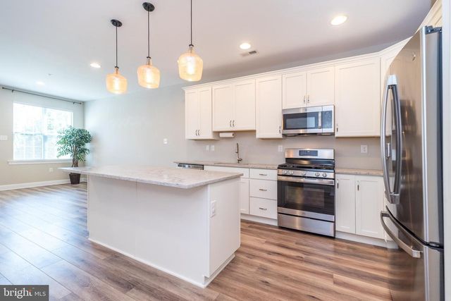 101 WOODWINDS DR, Collegeville, PA 19426