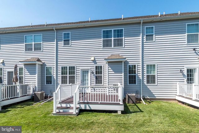 101 WOODWINDS DR, Collegeville, PA 19426