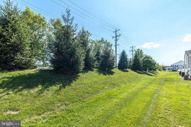 101 WOODWINDS DR, Collegeville, PA 19426