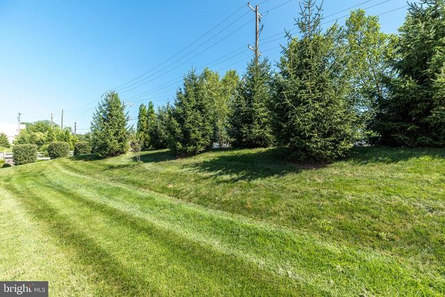 101 WOODWINDS DR, Collegeville, PA 19426