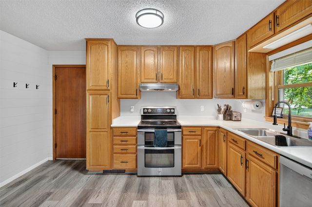 817 Ashmoore Circle, West Des Moines, IA 50265