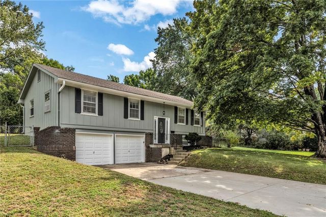 109 SW PINNELL Drive, Lee's Summit, MO 64081