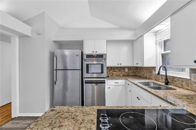 109 SW PINNELL Drive, Lee's Summit, MO 64081