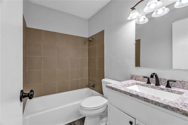 109 SW PINNELL Drive, Lee's Summit, MO 64081