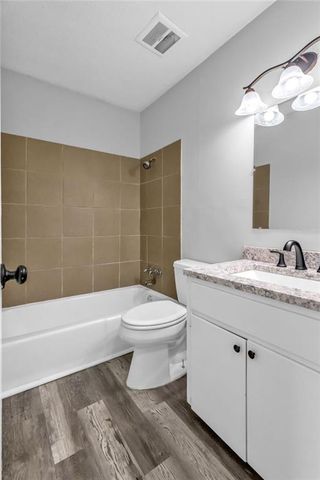 109 SW PINNELL Drive, Lee's Summit, MO 64081