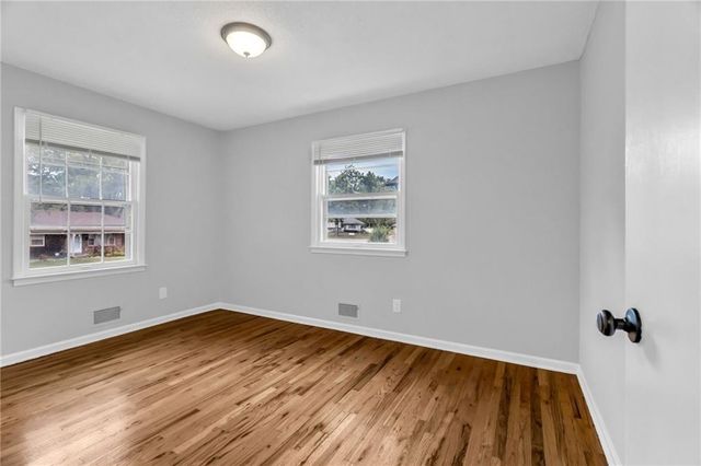 109 SW PINNELL Drive, Lee's Summit, MO 64081