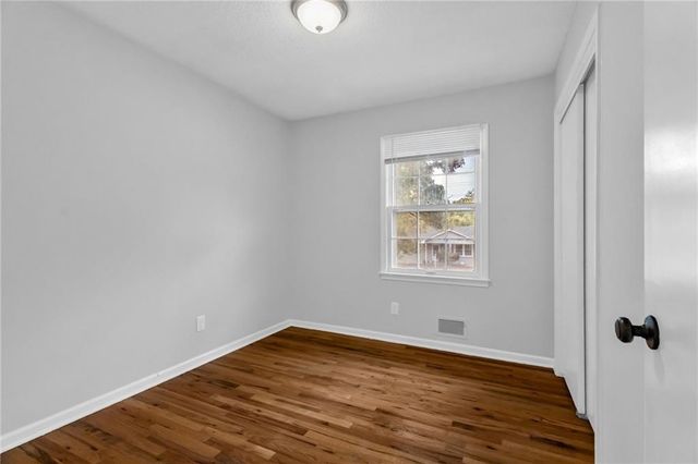 109 SW PINNELL Drive, Lee's Summit, MO 64081