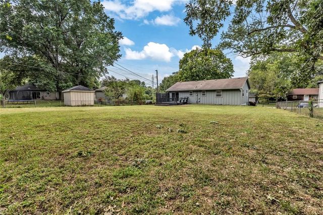 109 SW PINNELL Drive, Lee's Summit, MO 64081