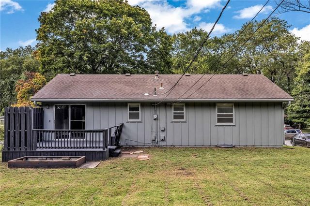 109 SW PINNELL Drive, Lee's Summit, MO 64081