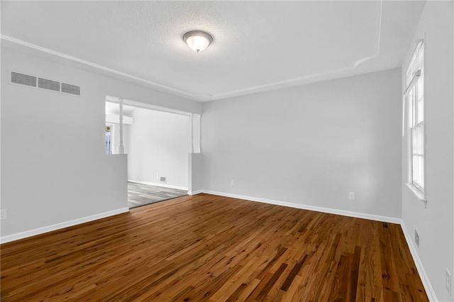 109 SW PINNELL Drive, Lee's Summit, MO 64081