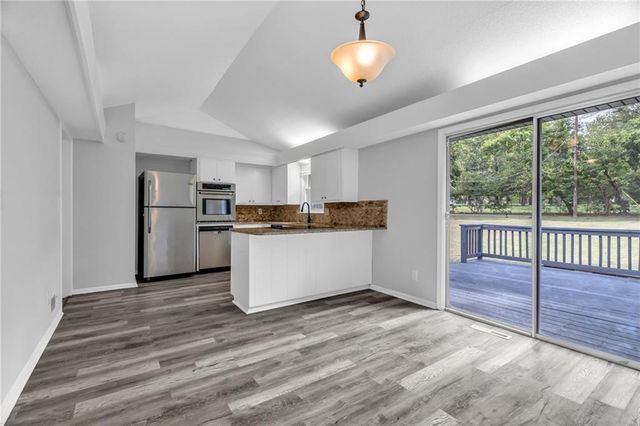 109 SW PINNELL Drive, Lee's Summit, MO 64081