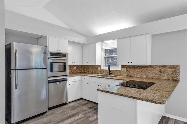 109 SW PINNELL Drive, Lee's Summit, MO 64081