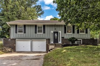 109 SW PINNELL Drive, Lee's Summit, MO 64081