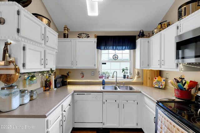 613 E Hill St, Louisville, KY 40217