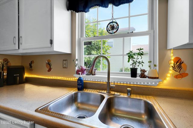 613 E Hill St, Louisville, KY 40217