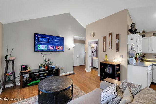 613 E Hill St, Louisville, KY 40217