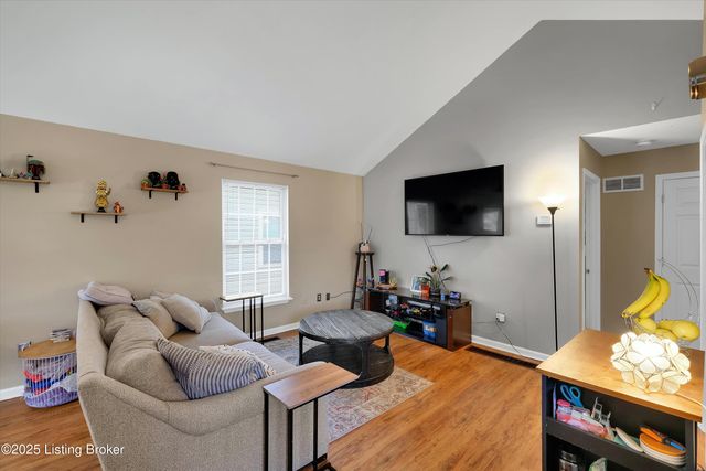 613 E Hill St, Louisville, KY 40217