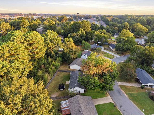 2301 Carywood Dr, Bryant, AR 72022
