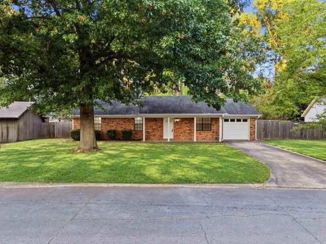 2301 Carywood Dr, Bryant, AR 72022