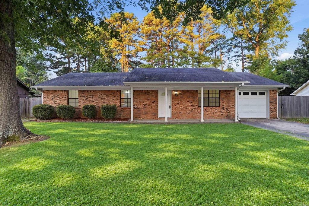 2301 Carywood Dr, Bryant, AR 72022