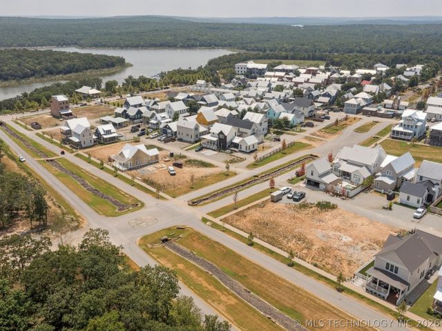 39 Lower Greenway, Carlton Landing, OK 74432