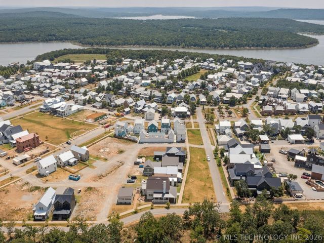 39 Lower Greenway, Carlton Landing, OK 74432