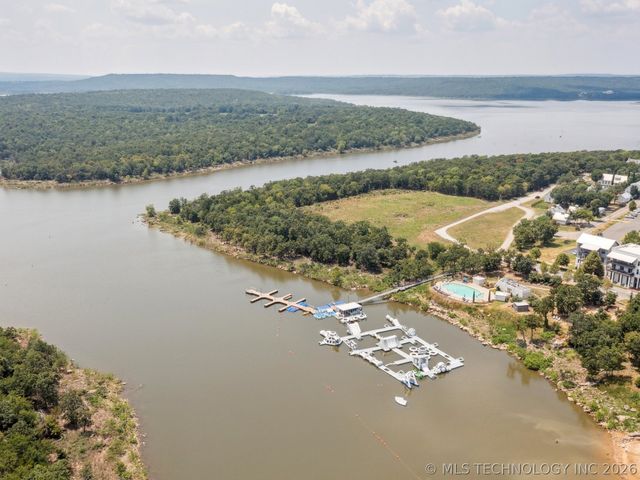 39 Lower Greenway, Carlton Landing, OK 74432