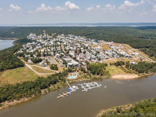 39 Lower Greenway, Carlton Landing, OK 74432