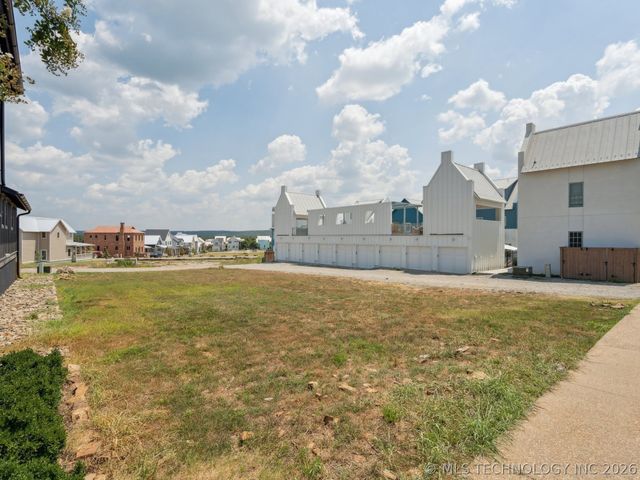 39 Lower Greenway, Carlton Landing, OK 74432