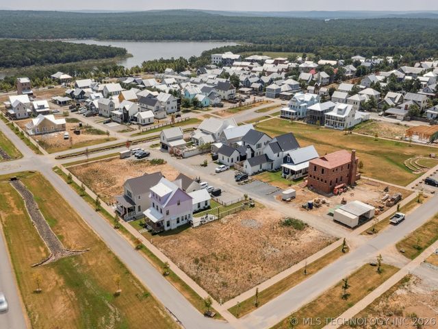 39 Lower Greenway, Carlton Landing, OK 74432