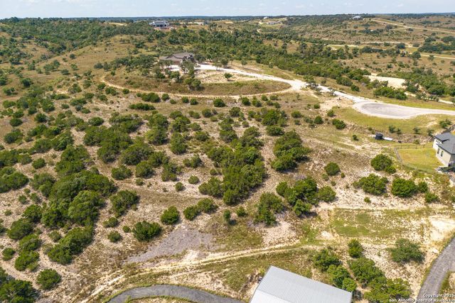 50 thriving oak, Blanco, TX 78606