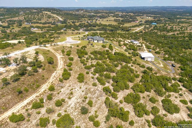 50 thriving oak, Blanco, TX 78606